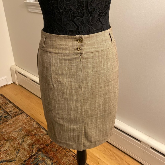 Banana Republic Skirt - Tan, Size 2 - Picture 5 of 7